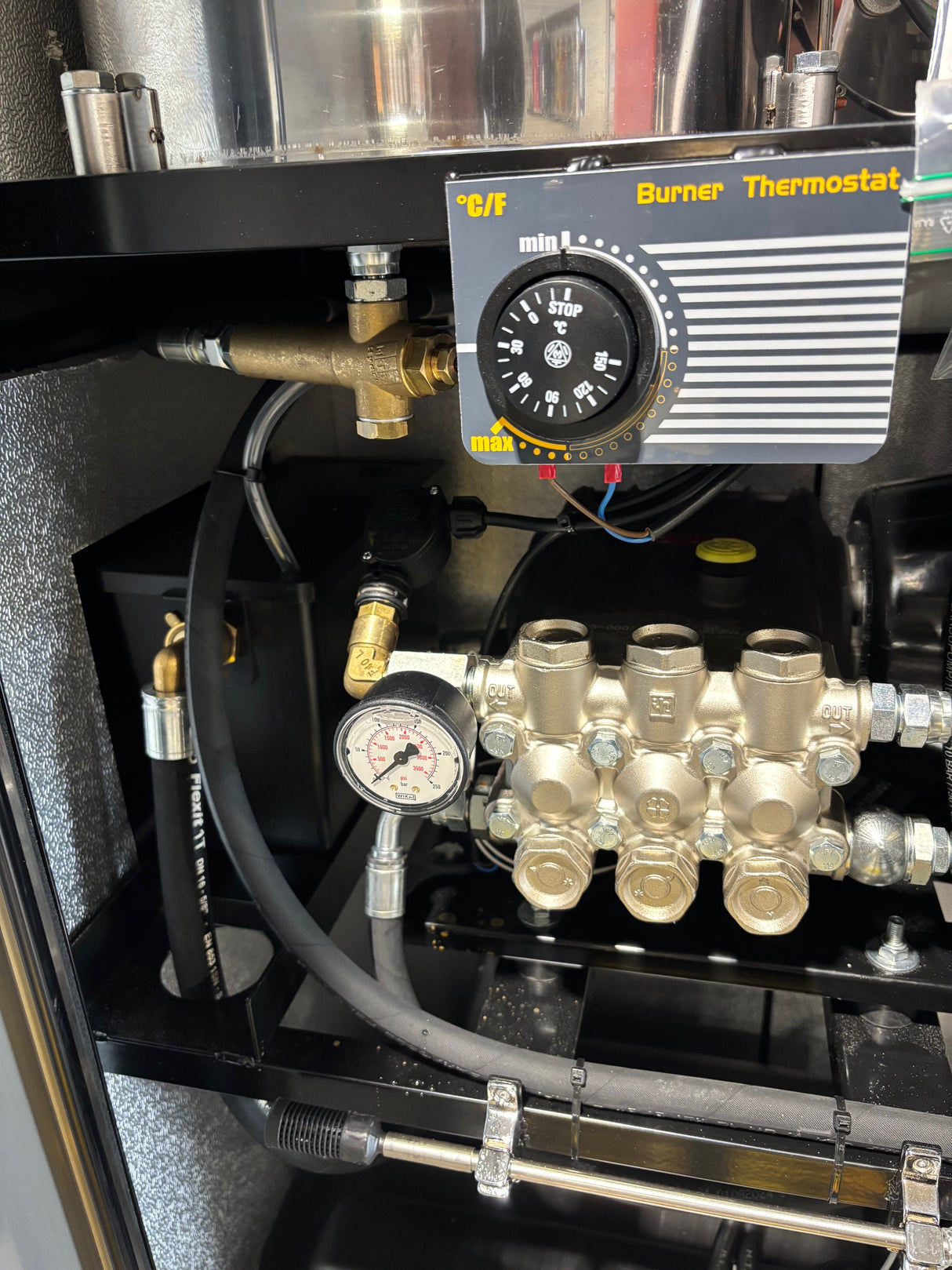 MAER SiteMaster 12/100 - Single Phase Cabinet Hotwash